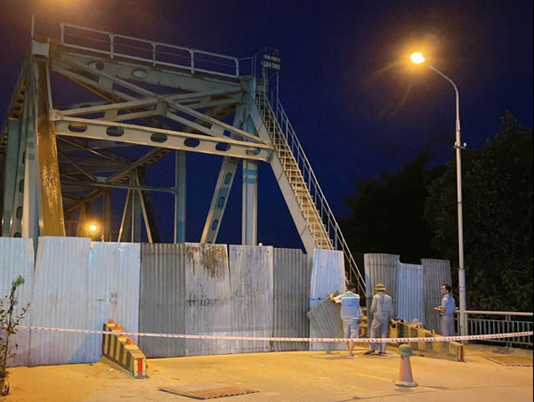 Phân luồng xe 3 trục sau khi cấm cầu Yên Bái