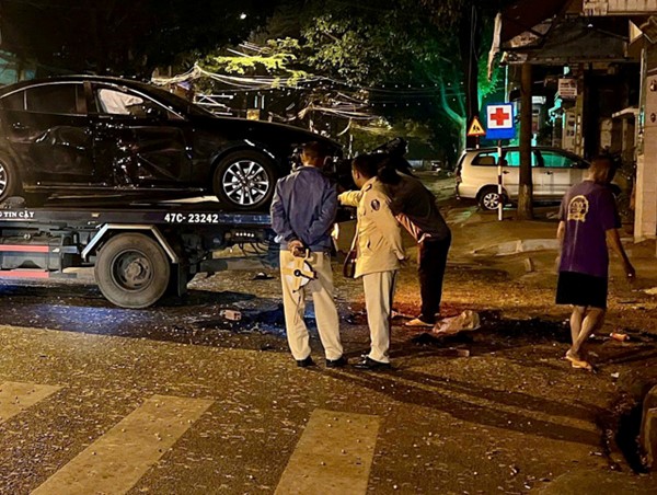 Đắk Lắk: va chạm với xe ô tô lúc rạng sáng, 2 thanh niên tử vong tại chỗ