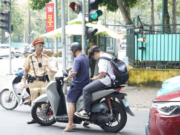 Hà Nội: phát hiện 803 trường hợp vi phạm giao thông trong ngày 13/10