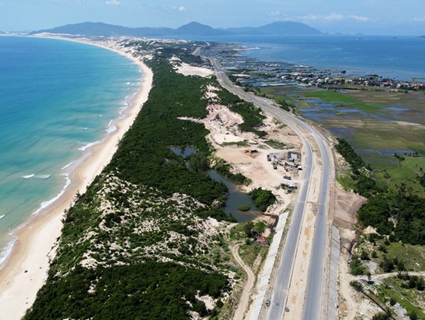 Khánh Hòa: Đề xuất đầu tư đường ven biển 5.400 tỷ đồng tại khu kinh tế Vân Phong