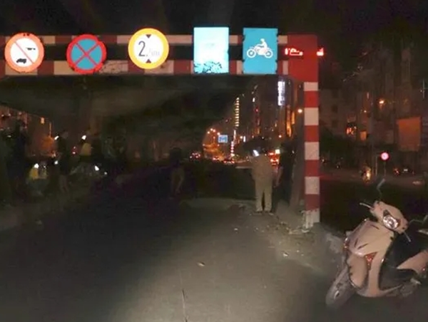 Hà Nội: tìm nhân chứng vụ tai nạn khiến nam thanh niên đi xe SH tử vong