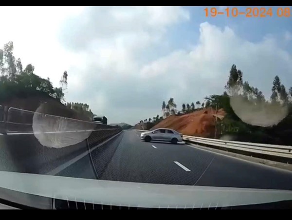 Phạt 17 triệu, tước bằng 11 tháng với tài xế đi ngược chiều trên cao tốc Tuyên Quang - Phú Thọ