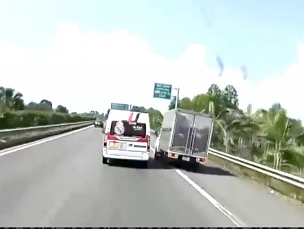 Chế tài xử phạt hành vi chèn ép xe trên đường cao tốc