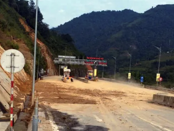 Vận hành trở lại trạm thu phí BOT Lào Cai - Sa Pa sau sự cố sạt lở