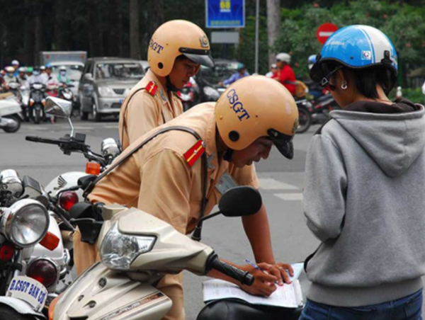 Hà Nội: phát hiện 807 trường hợp vi phạm giao thông ngày 27/10