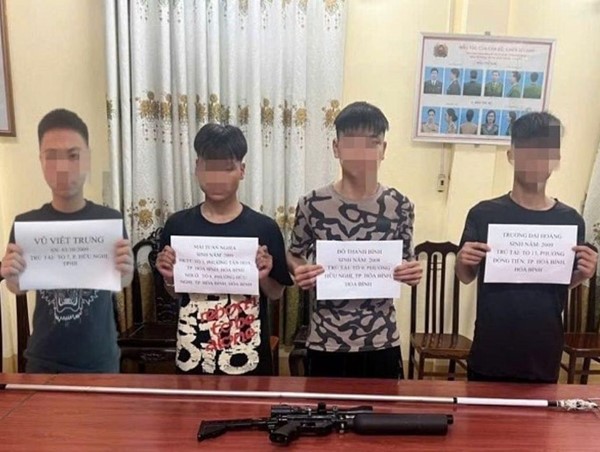 Xử lý nhóm thiếu niên vác súng hơi, đinh ba diễu phố