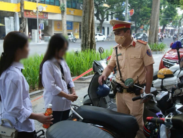 Hà Nội: phát hiện 551 trường hợp vi phạm giao thông trong ngày 5/11