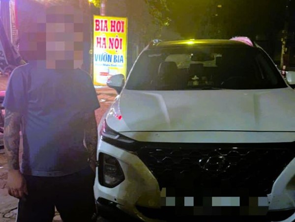 Mâu thuẫn đỗ xe, tài xế có nồng độ cồn đâm xe vào đám đông hiếu kỳ