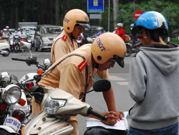 Hà Nội: phát hiện 606 trường hợp vi phạm Luật Giao thông ngày 12/11