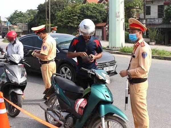 Hà Nội: Phát hiện 972 trường hợp vi phạm luật giao thông ngày 14/11