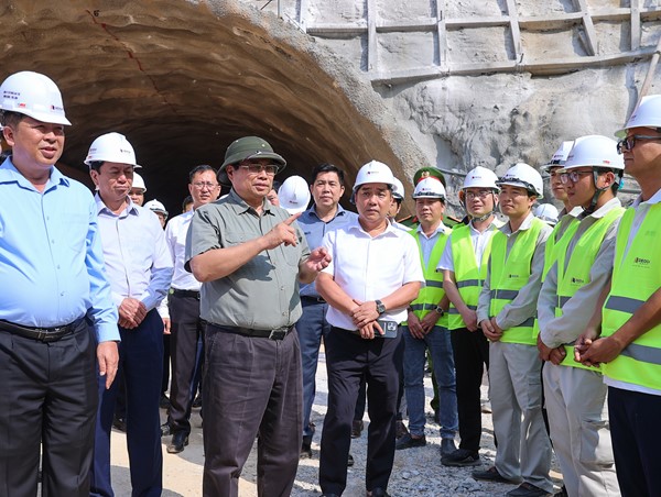 Yêu cầu hoàn thành 2 tuyến cao tốc tại Cao Bằng - Lạng Sơn ngay trong 2025