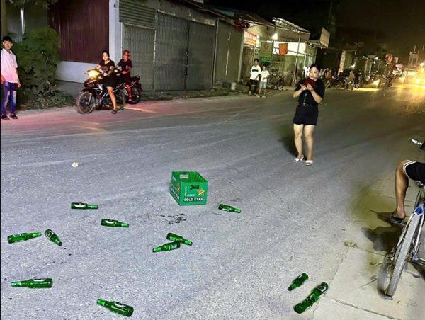Hà Giang: Khởi tố nhóm thanh thiếu niên phóng xe ném chai bia vào người đi đường