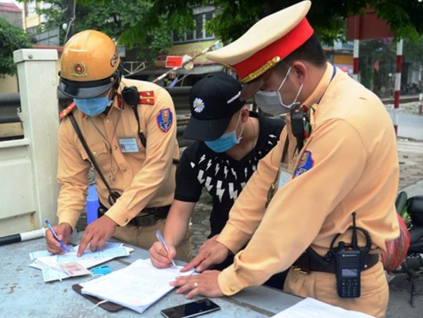 Hà Nội: phát hiện 742 trường hợp vi phạm Luật giao thông ngày 24/11