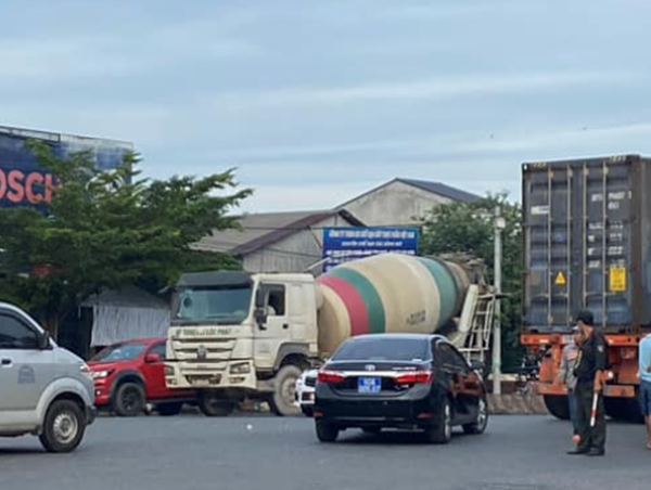 Đồng Nai: tạm giữ tài xế xe đầu kéo gây tai nạn khiến 1 nữ sinh tử vong