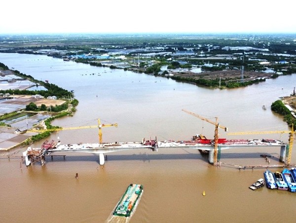 Sắp hợp long cây cầu mơ ước nối Cà Mau - Bạc Liêu