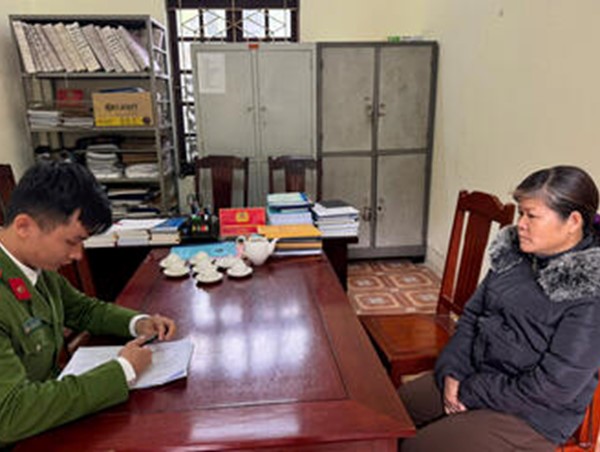 Thanh Hoá: bắt người phụ nữ cắn tay Cảnh sát giao thông phải khâu 12 mũi