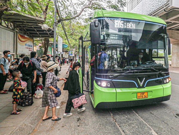 Xe buýt xanh: cần thay đổi cả phương tiện và tư duy