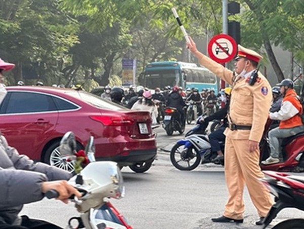 Cảnh sát giao thông được dừng phương tiện tham gia giao thông đường bộ để kiểm soát