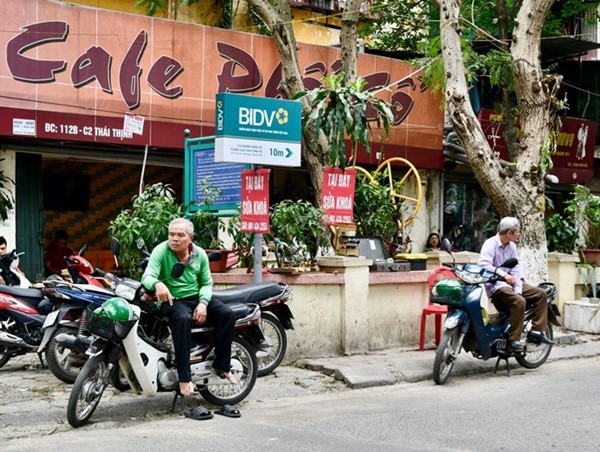 Thẻ hành nghề sẽ gây dựng thương hiệu cho “xe ôm”