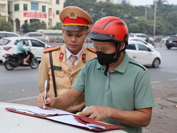 Hà Nội: phát hiện 684 trường hợp vi phạm Luật Giao thông ngày 2/12