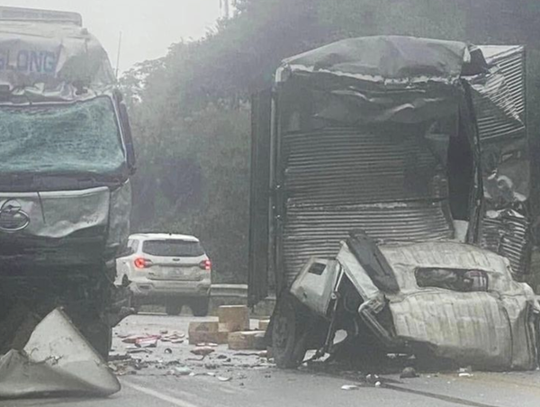 Vụ 2 xe tải va chạm trên cao tốc Nội Bài - Lào Cai, 4 người thương vong: do đi sai làn 