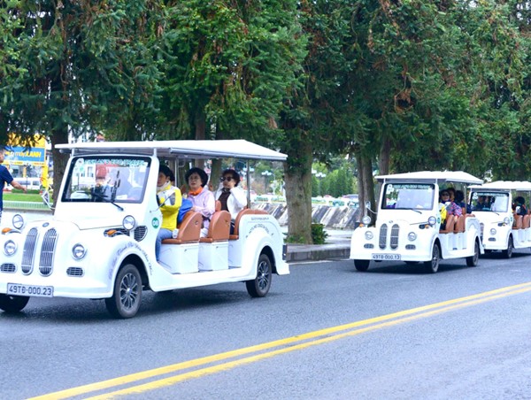 Đà Lạt: du khách được miễn phí xe điện khám phá hồ Xuân Hương