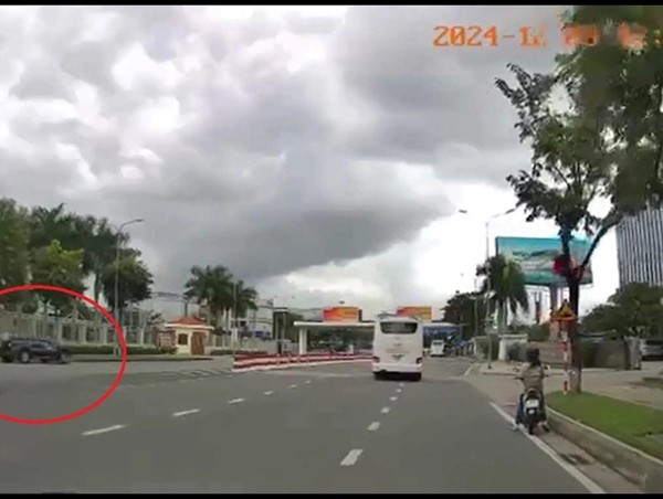 Phạt tài xế xe biển xanh chạy ngược chiều trên đường dẫn vào sân bay Đà Nẵng