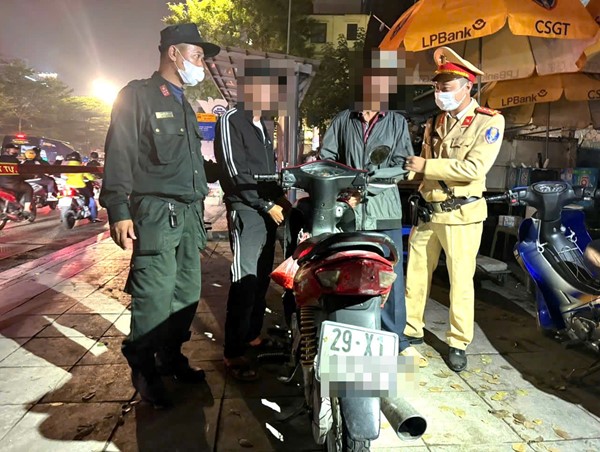 Hà Nội: CSGT bắt giữ nhanh 2 đối tượng trộm cắp xe máy