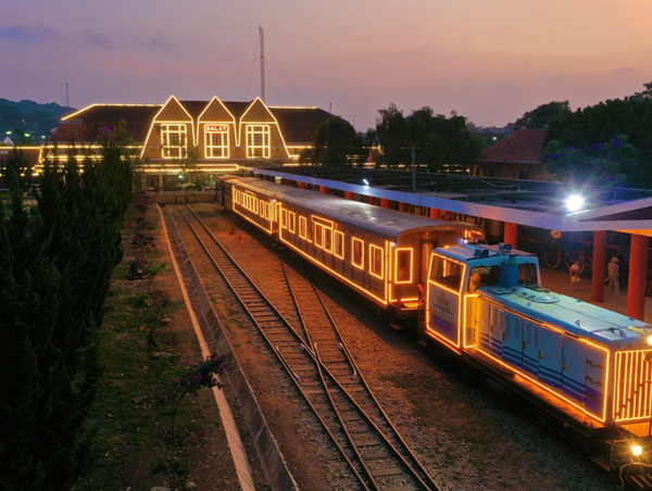 Tăng nhiều tuyến tàu cổ và miễn phí âm nhạc phục vụ khách dịp Festival hoa Đà Lạt