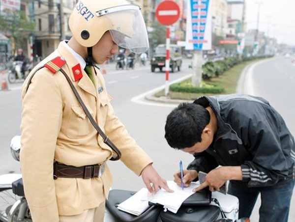Hà Nội: phát hiện 1.086 trường hợp vi phạm Luật Giao thông ngày 12/12