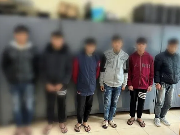 Truy bắt nhóm thanh niên phóng xe máy mang theo kiếm đi giải quyết mâu thuẫn