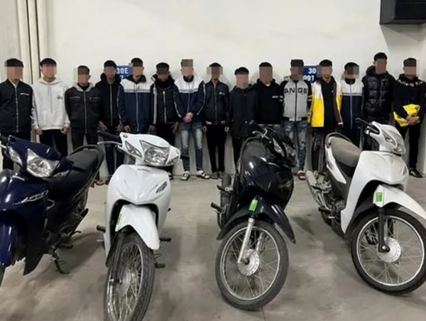 Hà Nội: bắt 15 đối tượng phóng xe tốc độ cao, gây rối trật tự