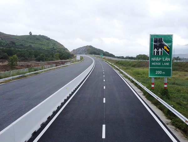 Các nhà thầu đề nghị khai thác sớm 68,35km cao tốc Vân Phong - Nha Trang