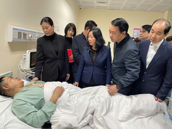 Lãnh đạo TP Hà Nội thăm hỏi nạn nhân vụ cháy ở đường Phạm Văn Đồng