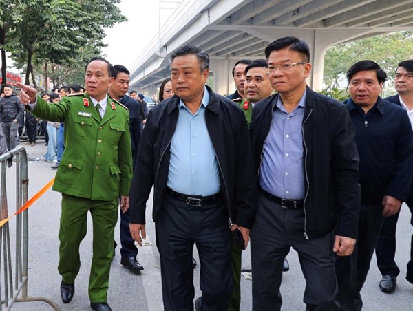 Lãnh đạo Chính phủ, Chủ tịch UBND TP Hà Nội xuống hiện trường, chỉ đạo khắc phục vụ cháy quán cà phê ở đường Phạm Văn Đồng