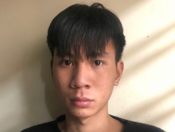 Hà Nội: Bắt nam thanh niên dí dao vào cổ xe ôm công nghệ để cướp tài sản