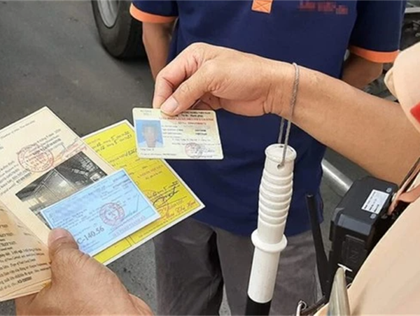 Từ 1/1/2025, thực hiện việc trừ điểm và phục hồi điểm giấy phép lái xe như thế nào?