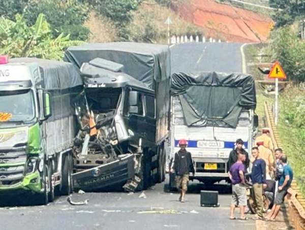 Đắk Lắk: Tai nạn liên hoàn, nhiều xe hư hỏng