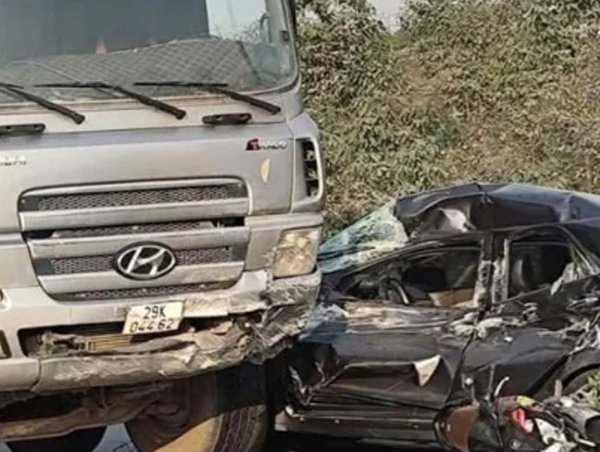 Bắc Giang: ô tô tải liên tiếp va chạm ô tô con và xe máy, 2 người thương vong