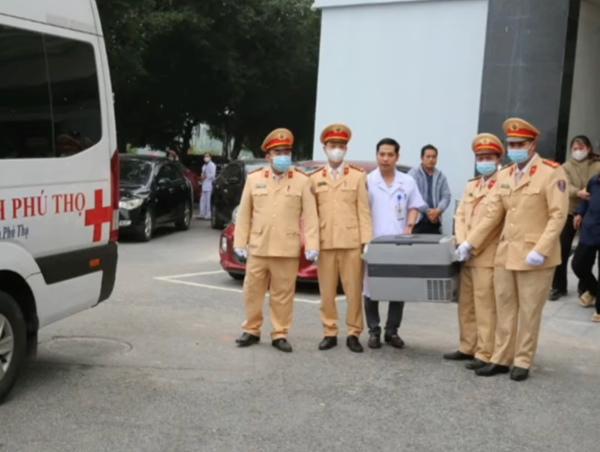 Phú Thọ: cảnh sát giao thông dẫn đường kịp thời vận chuyển mô tạng cứu người