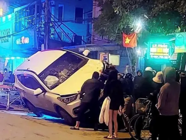 Khởi tố tài xế ô tô không có bằng lái gây tai nạn chết người