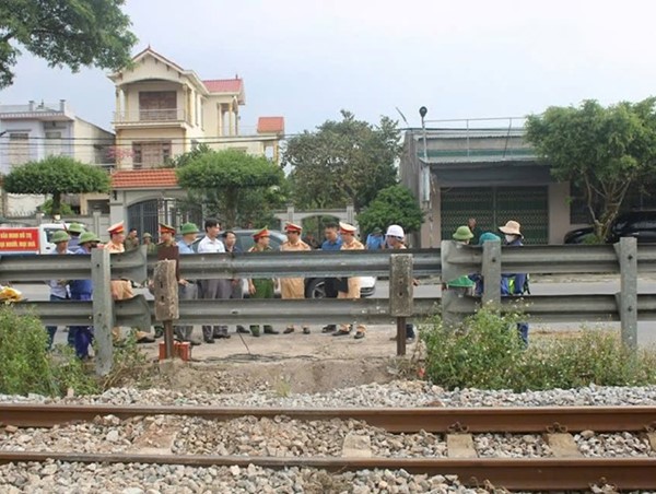 Kéo giảm tai nạn và xóa gần 300 lối đi tự mở qua đường sắt trong năm 2024