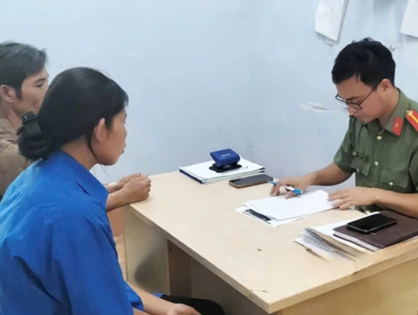 Triệu tập nữ sinh đăng tin xúc phạm công an vì bị phạt không đội mũ bảo hiểm