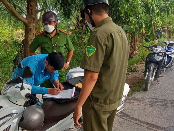 Công an xã xử lý vi phạm giao thông: tránh lạm quyền, tiêu cực