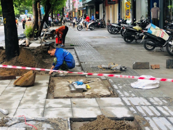Giải cứu vỉa hè khỏi những cuộc “tiểu phẫu”