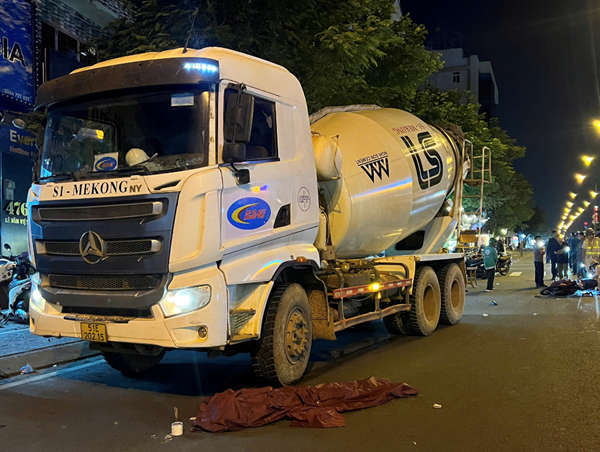 TP Hồ Chí Minh: Xe bồn va chạm xe máy, một thanh niên tử vong