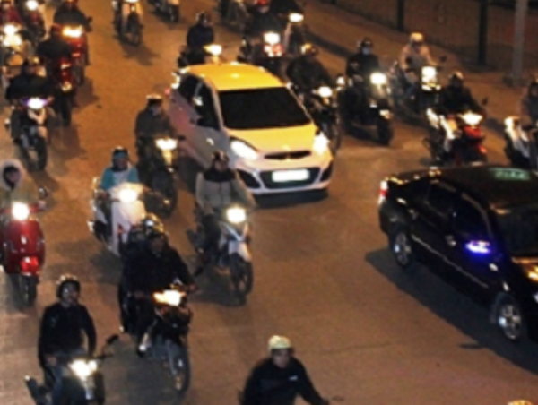 Quy định mới về thay đổi khung giờ bắt buộc bật đèn xe