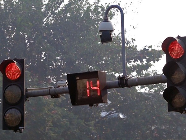 Cần kiểm tra, sửa chữa đèn giao thông bị lỗi để tránh người tham gia giao thông bị “oan”