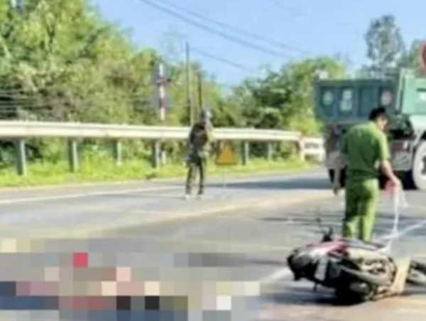 Va chạm với xe tải, người đàn ông đi xe máy tử vong tại chỗ