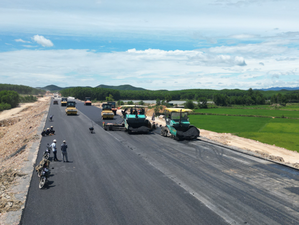 Tăng tốc giải phóng mặt bằng xây 3 cầu vượt cao tốc Vạn Ninh-Cam Lộ trong tháng 1/2025
